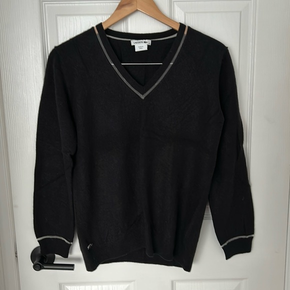V-neck cashmere sweater - Picture 1 of 3